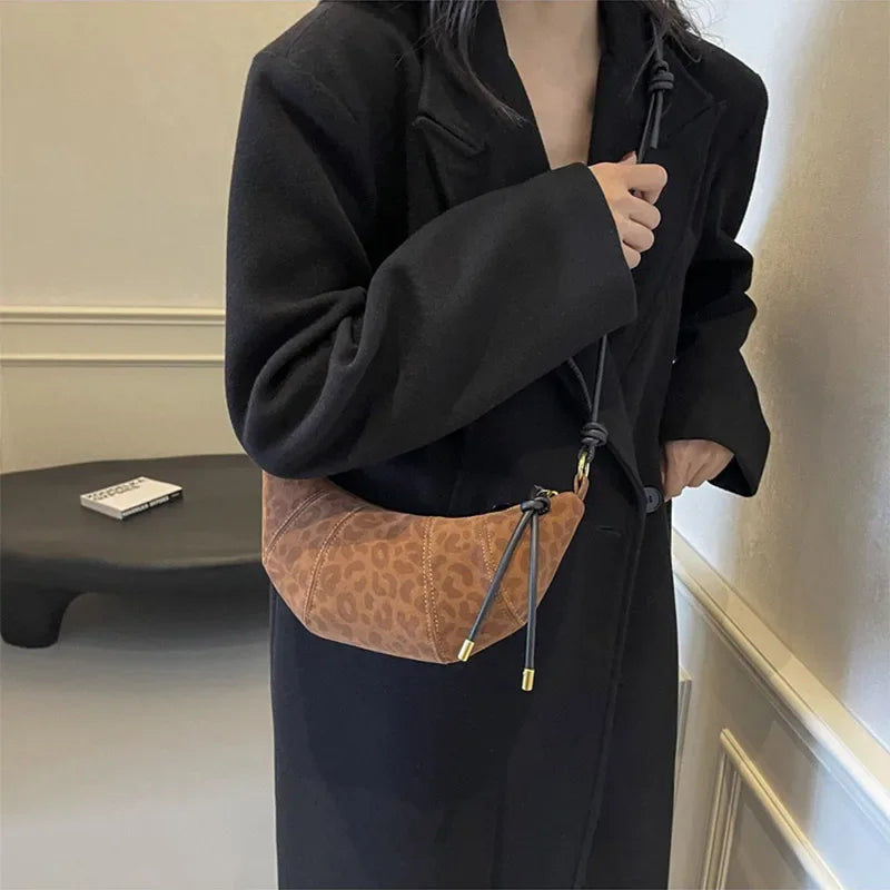 Dumpling-shaped Croissant Shoulder Bag - Texture Versatile Velvet Zipper Handbag