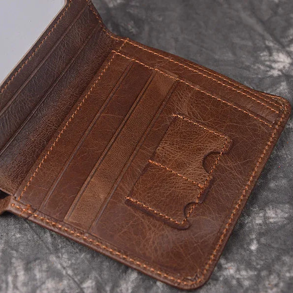Oil-Waxed Leather Compact Wallet – RFID Wallet with Card Slots & Anti-Magnetic Protection