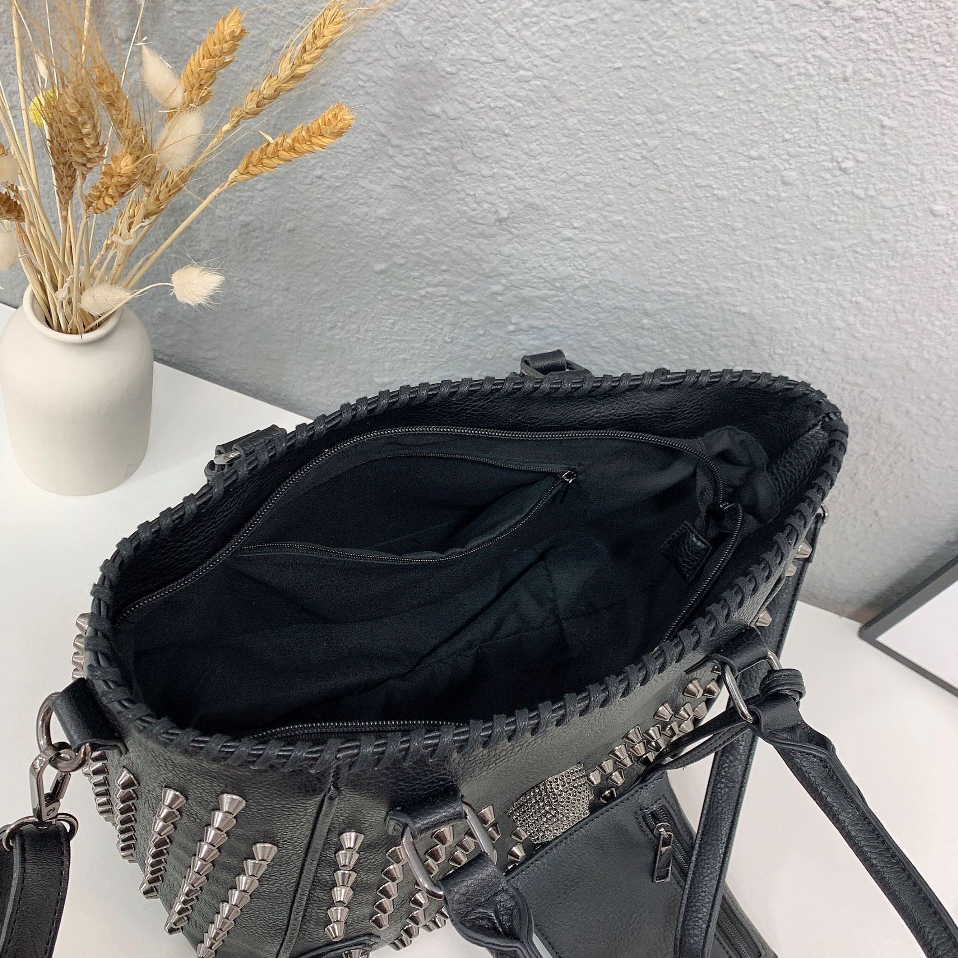 Women Leather Skull Handbag - Scraften